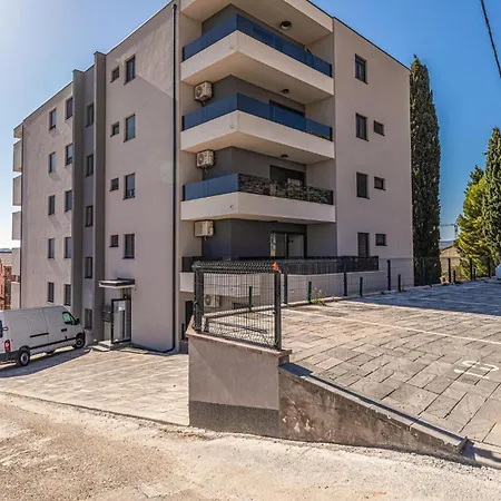 Appartement Stunning In Seget Donji