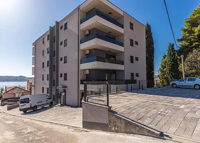 Stunning In Seget Donji Daire Trogir