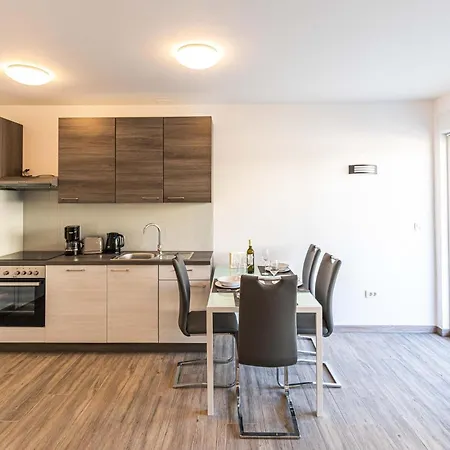 1 Bedroom Cozy In Seget Donji