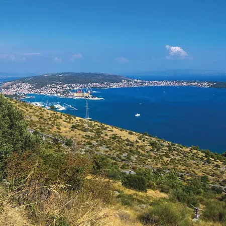 1 Bedroom Cozy In Seget Donji Apartment Trogir