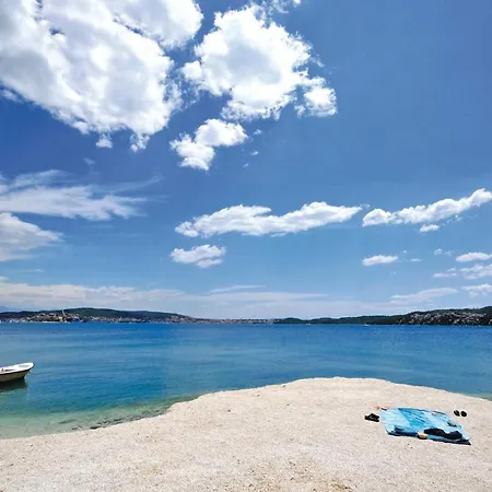 1 Bedroom Cozy In Seget Donji Trogir
