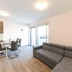1 Bedroom Cozy In Seget Donji