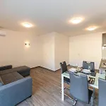 1 Bedroom Cozy In Seget Donji Trogir