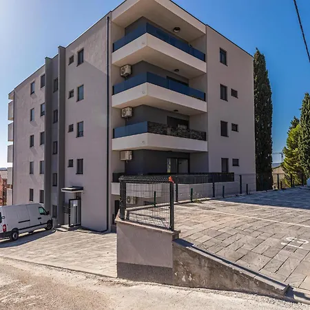1 Bedroom Cozy In Seget Donji Apartment Trogir