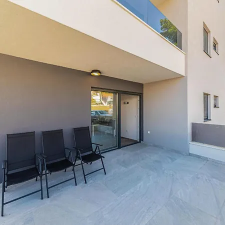 Apartment 1 Bedroom Cozy In Seget Donji Trogir